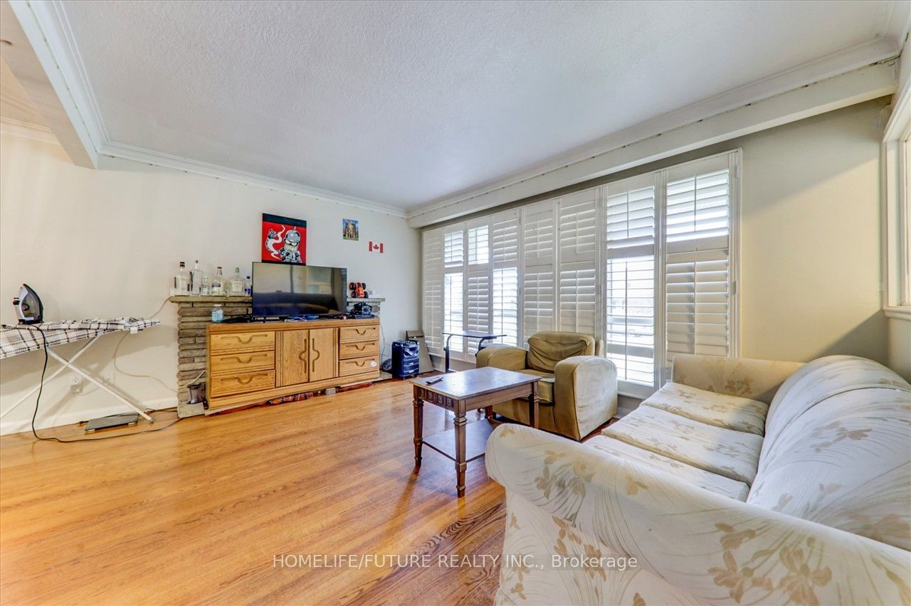 8 Bonacres Avenue