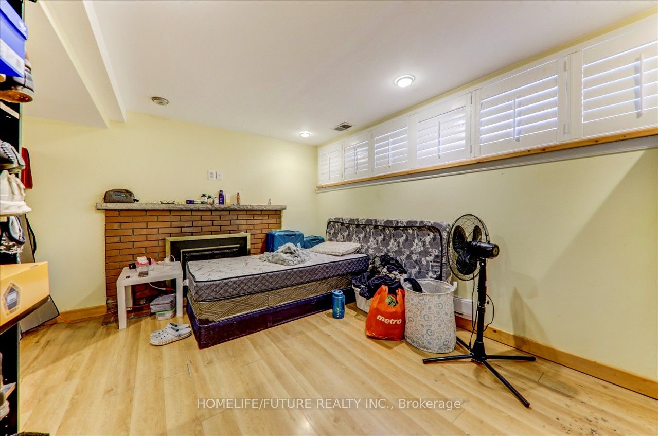 8 Bonacres Avenue