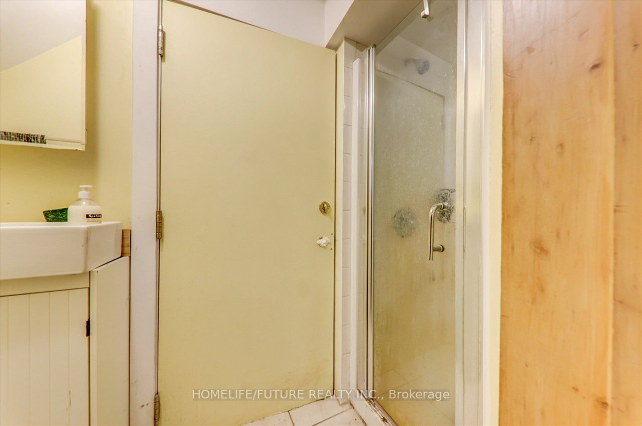 8 Bonacres Avenue