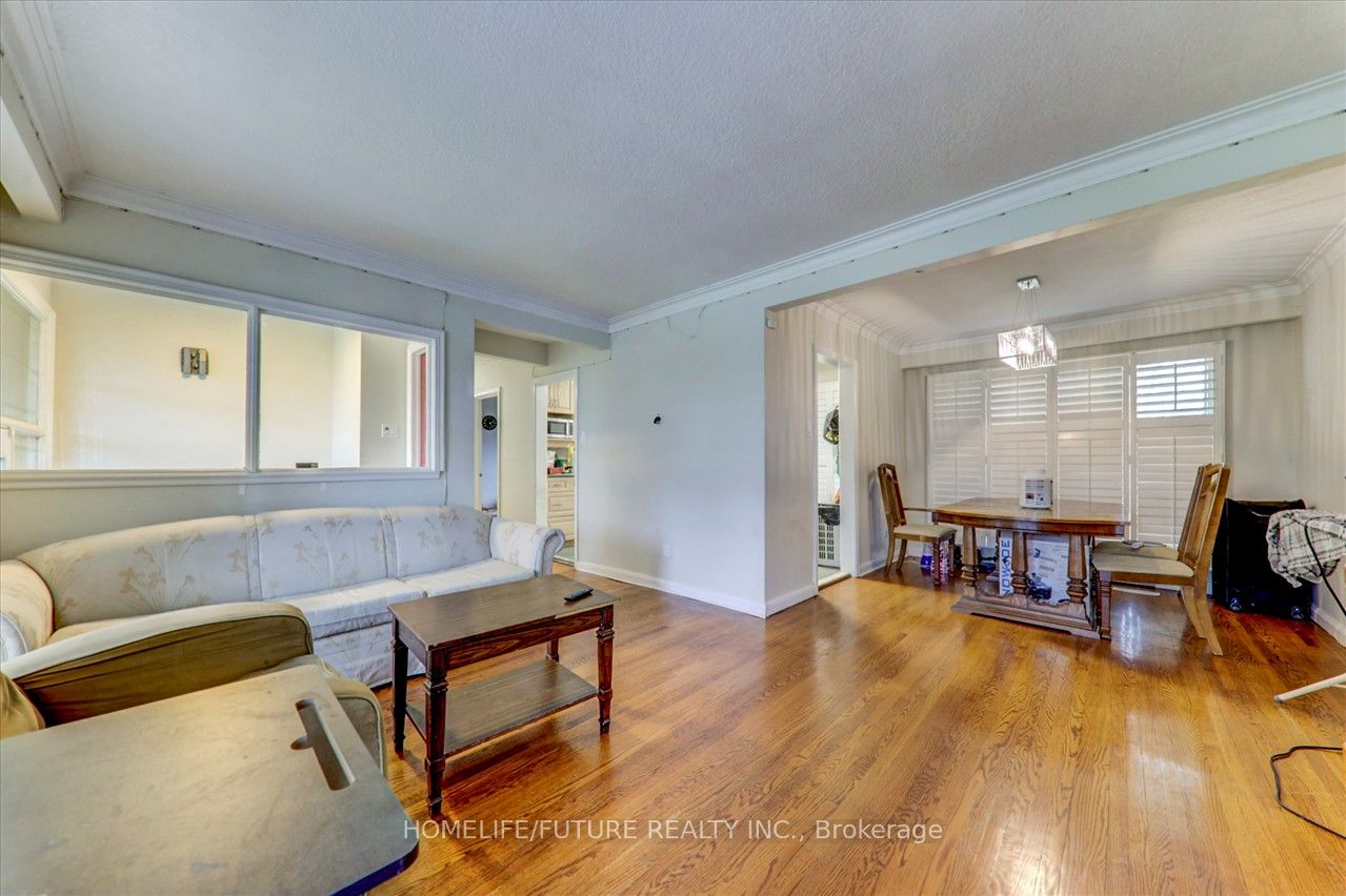 8 Bonacres Avenue