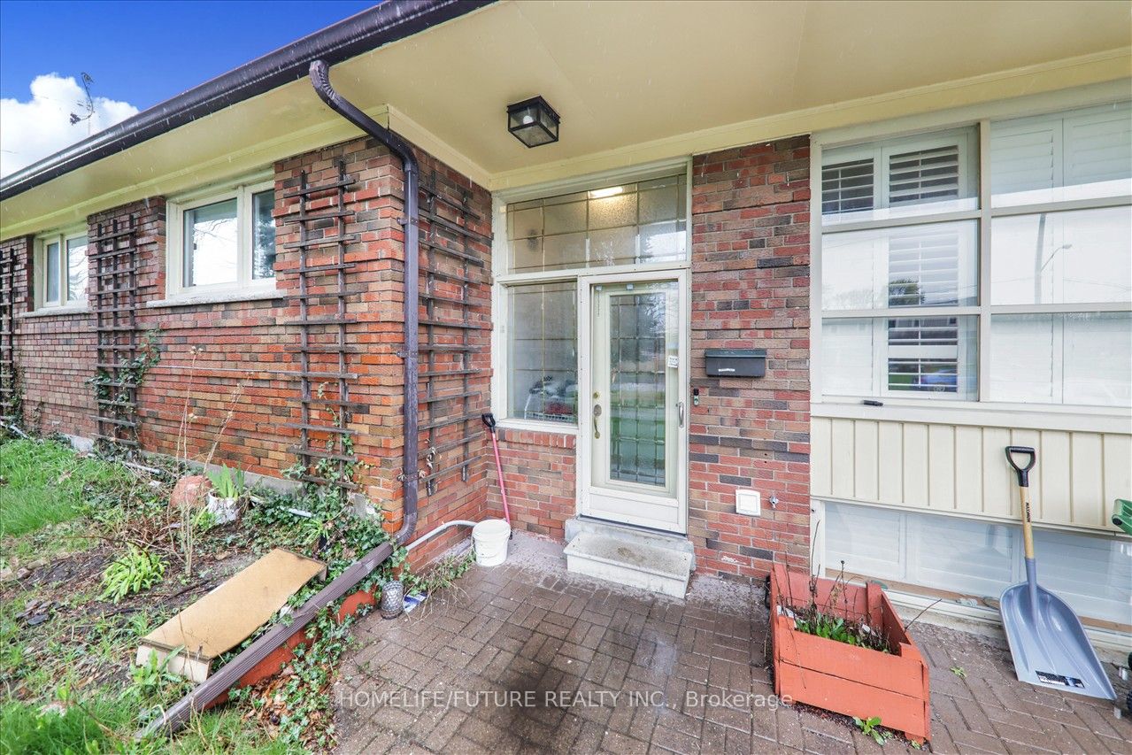 8 Bonacres Avenue