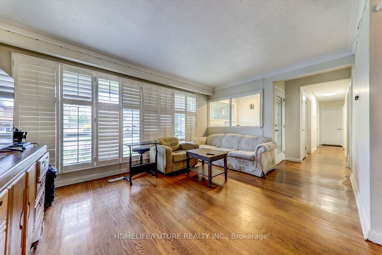 8 Bonacres Avenue