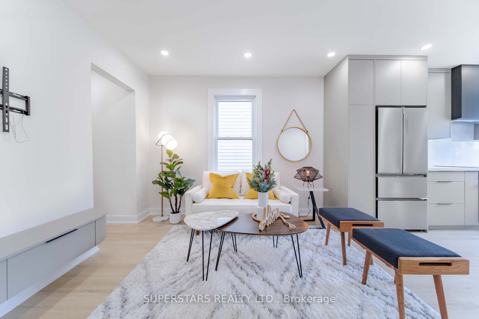 14 Pinegrove Avenue