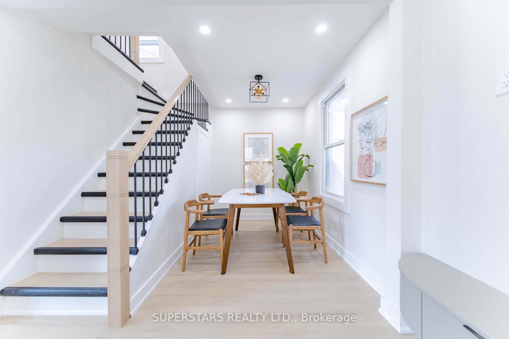 14 Pinegrove Avenue