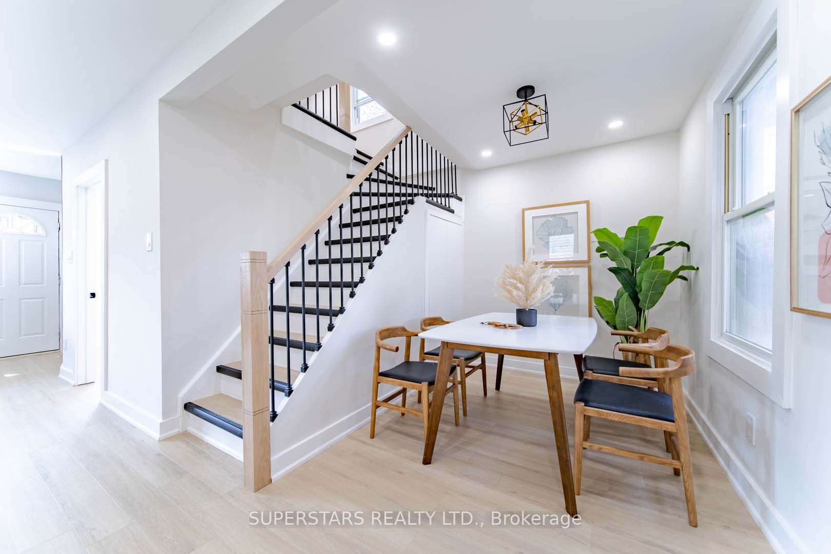 14 Pinegrove Avenue