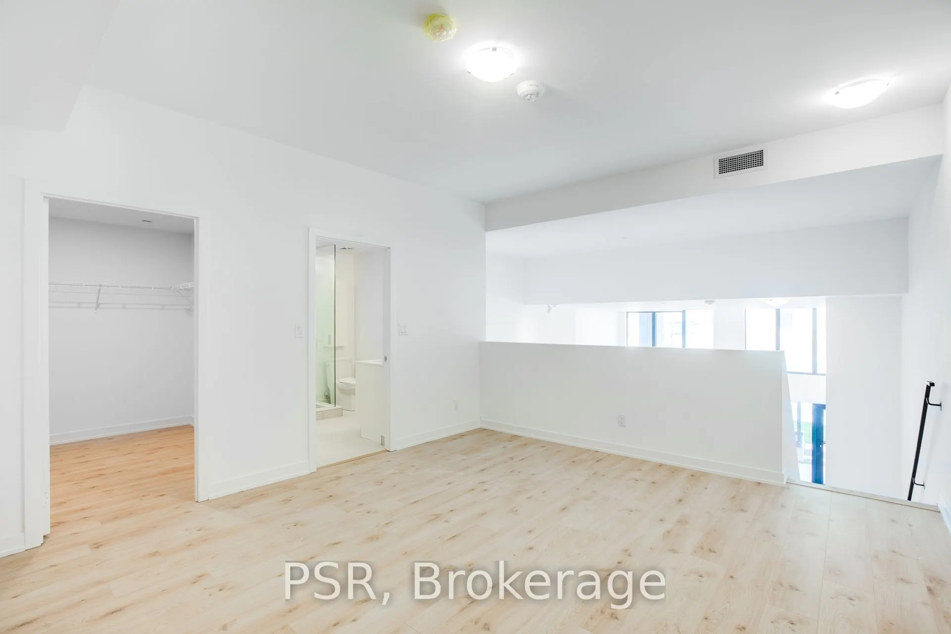 2799 Kingston Road, #Th105