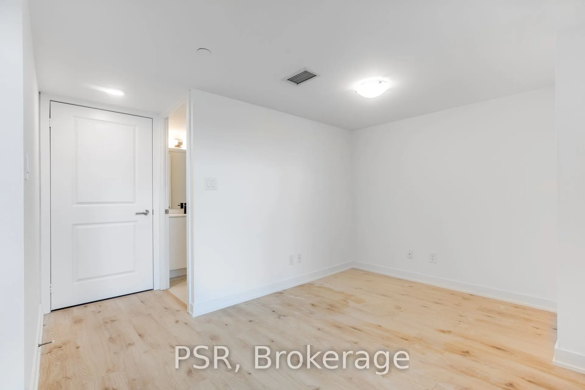 2799 Kingston Road, #Th105