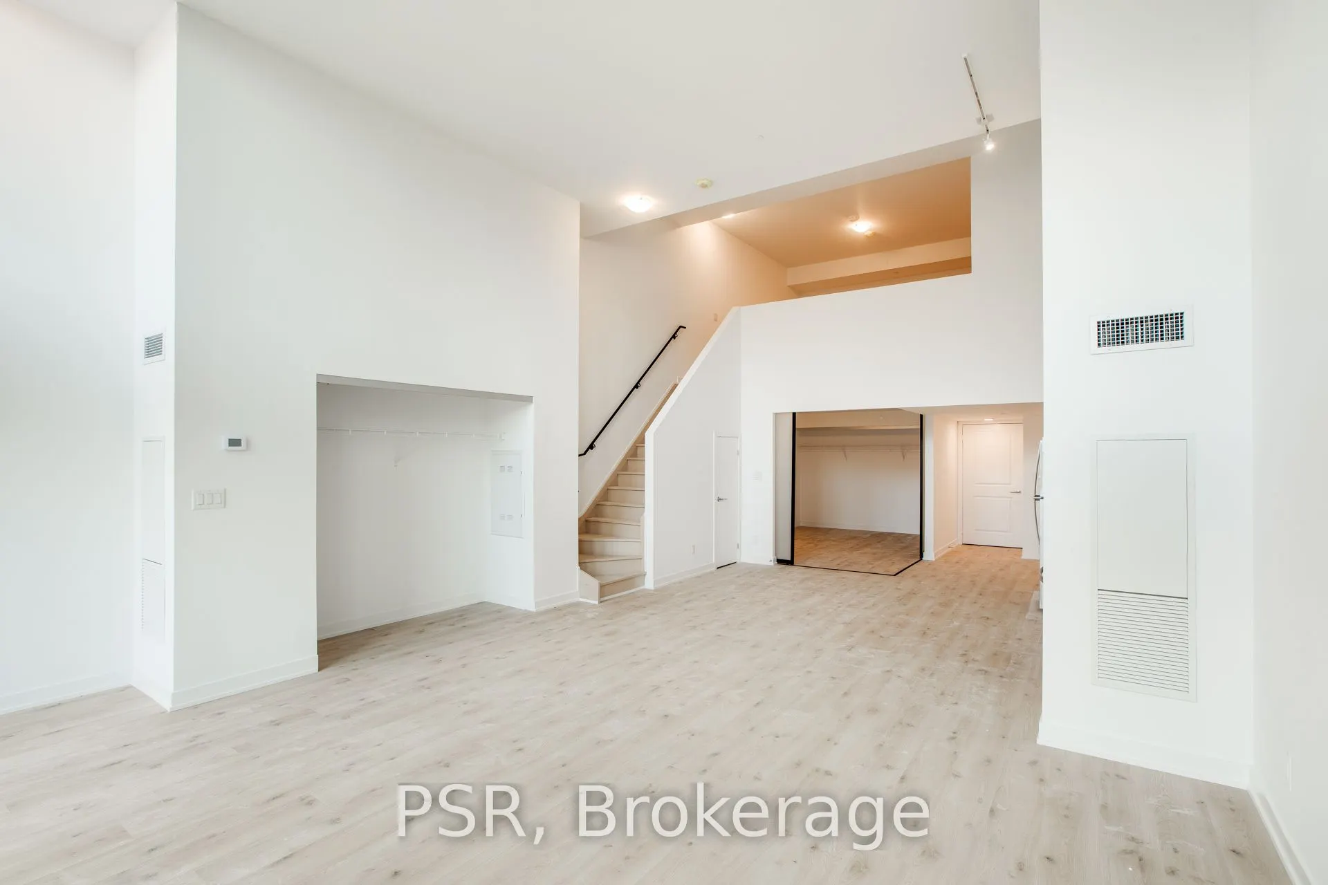 2799 Kingston Road, #Th105