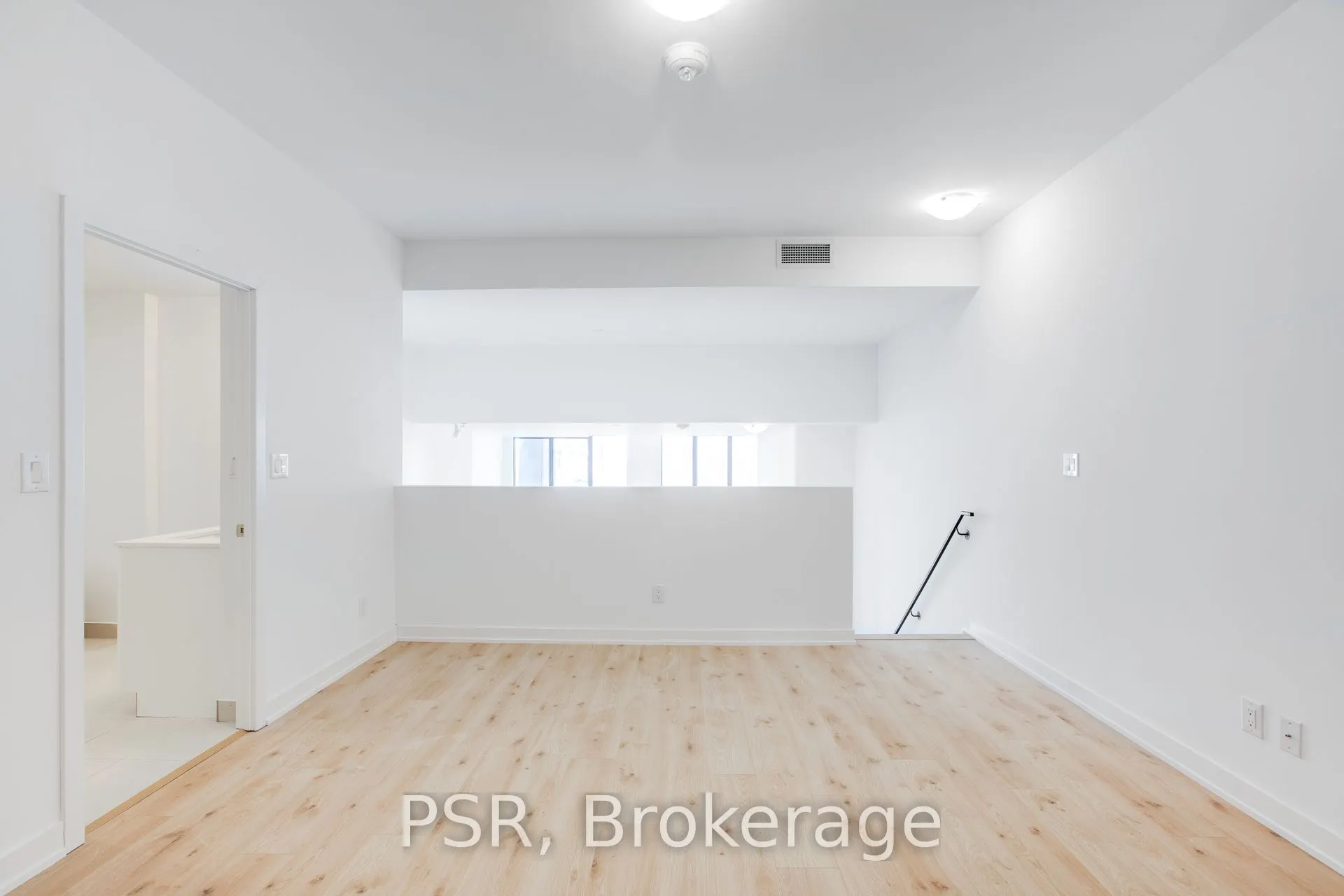 2799 Kingston Road, #Th105