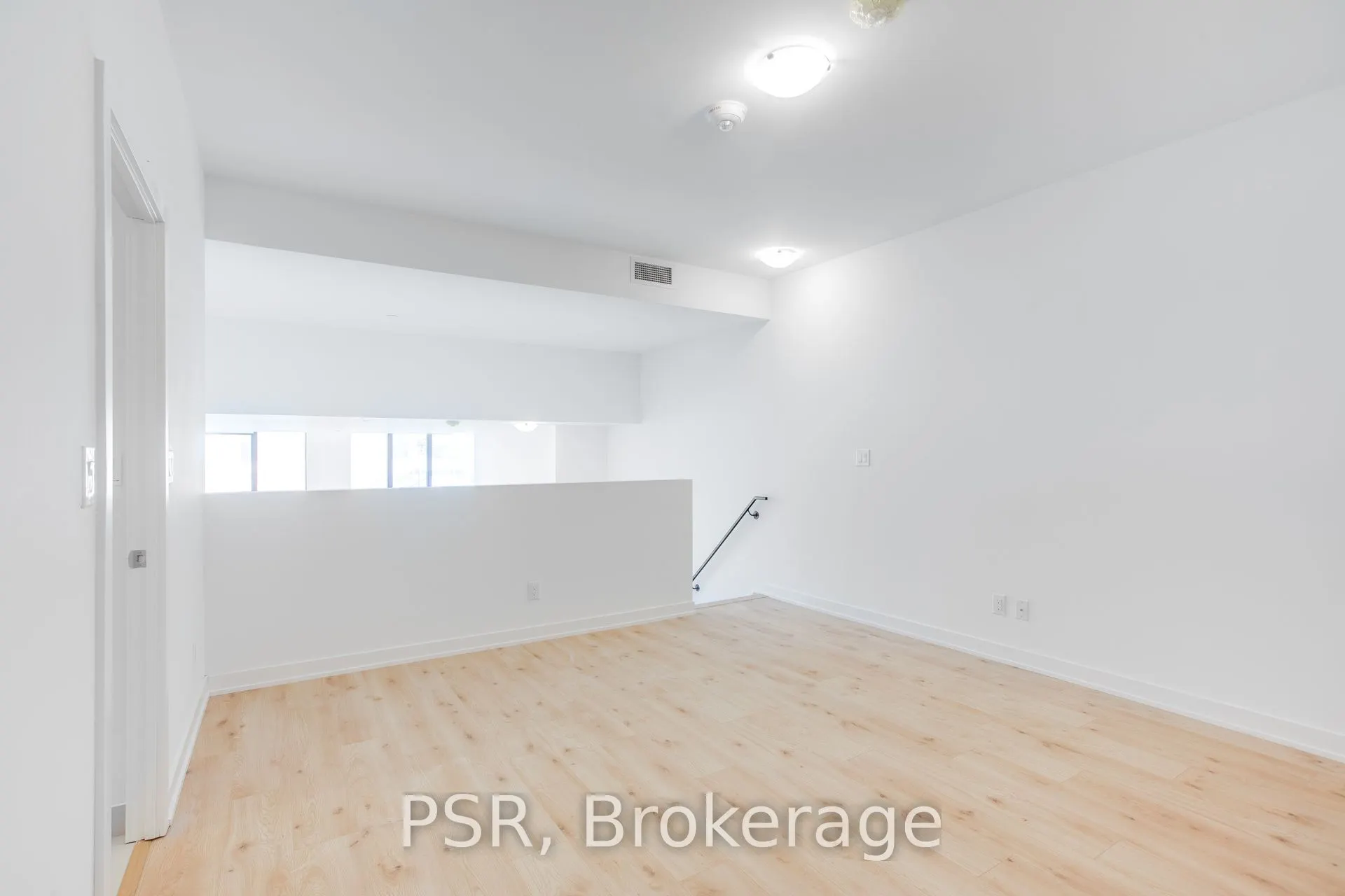 2799 Kingston Road, #Th105