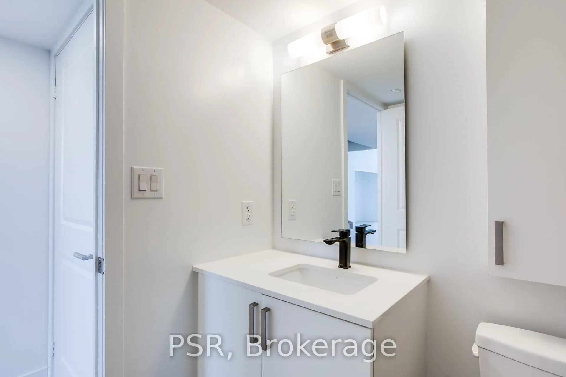 2799 Kingston Road, #Th105
