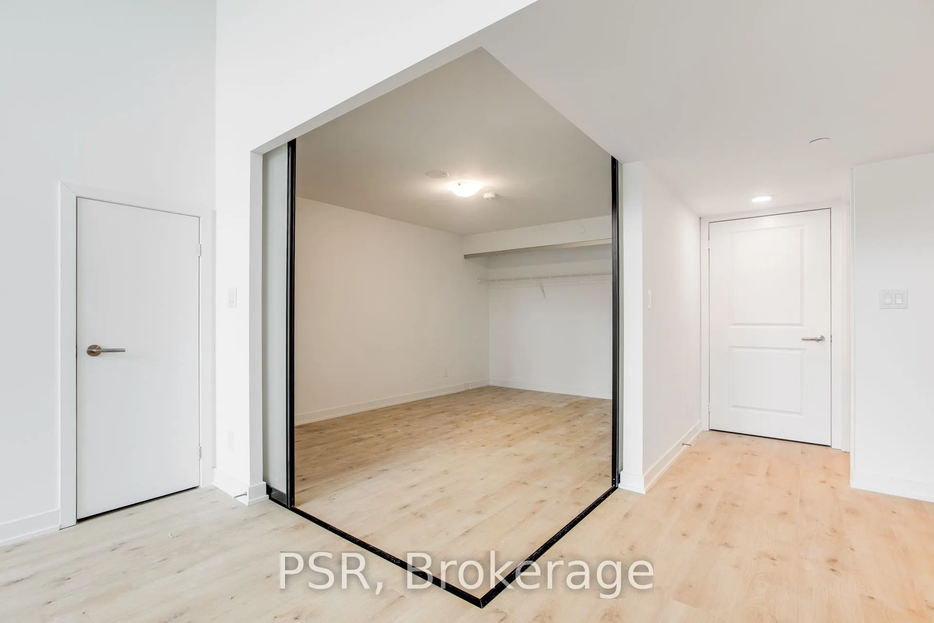 2799 Kingston Road, #Th105