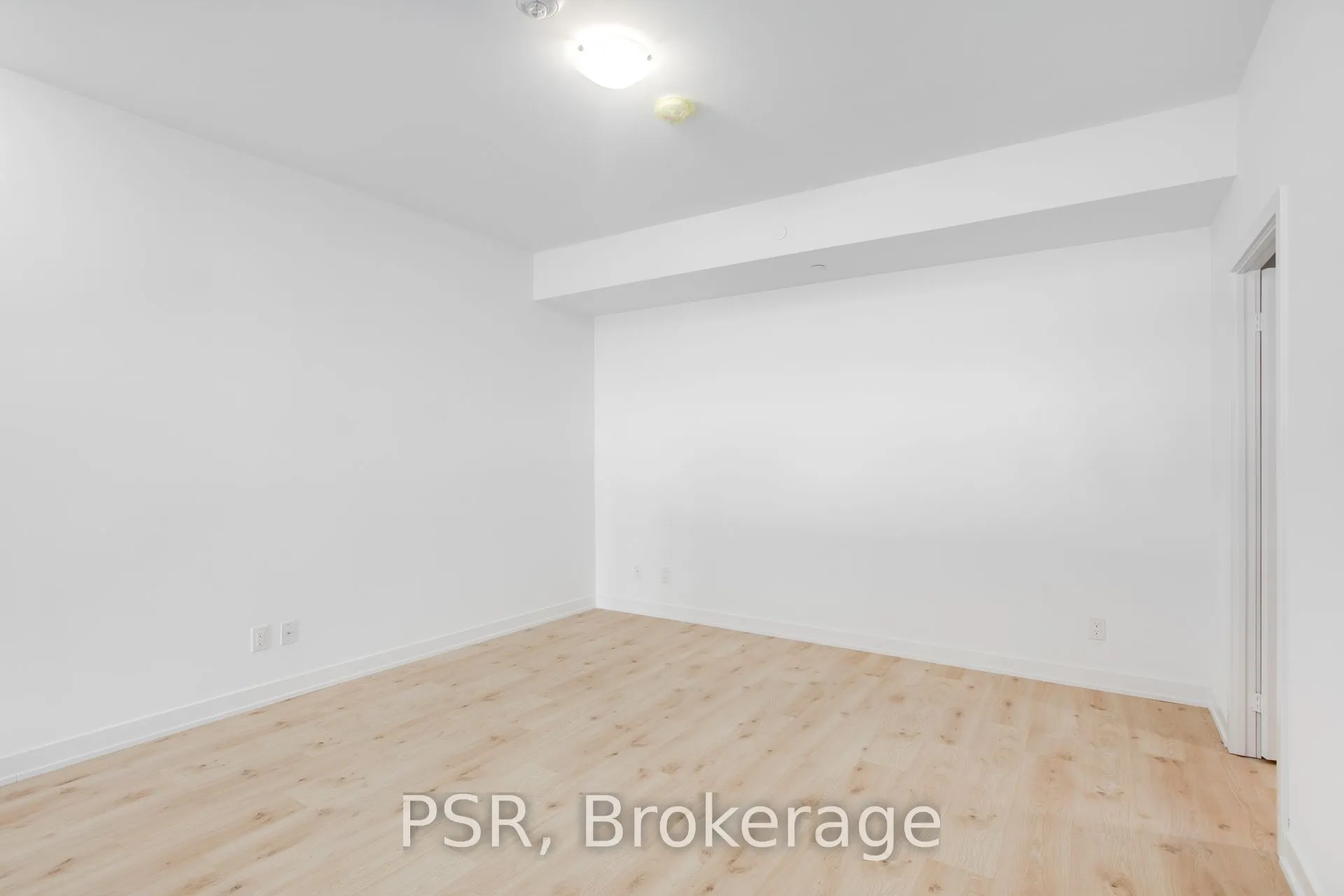2799 Kingston Road, #Th105