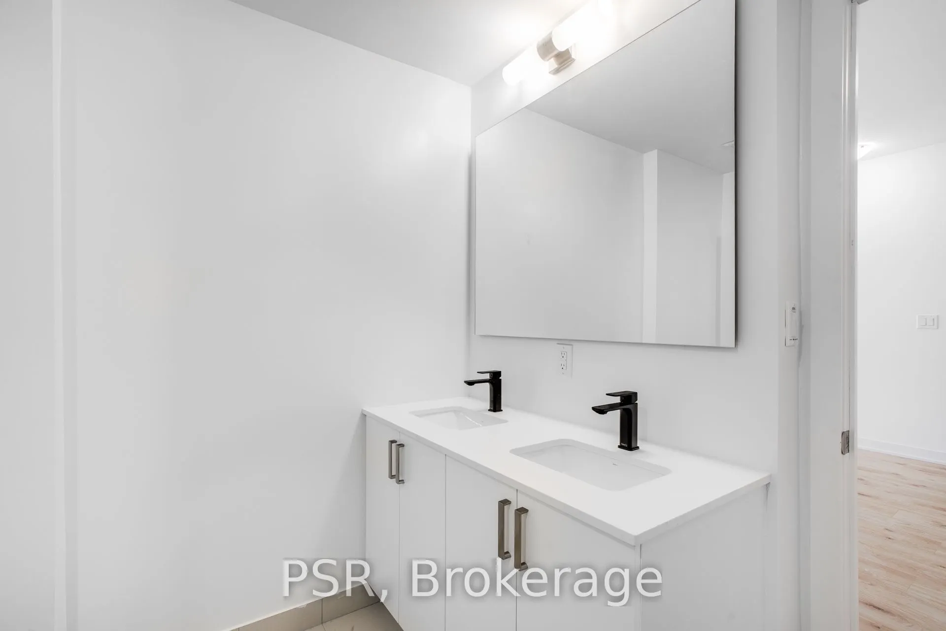 2799 Kingston Road, #Th105