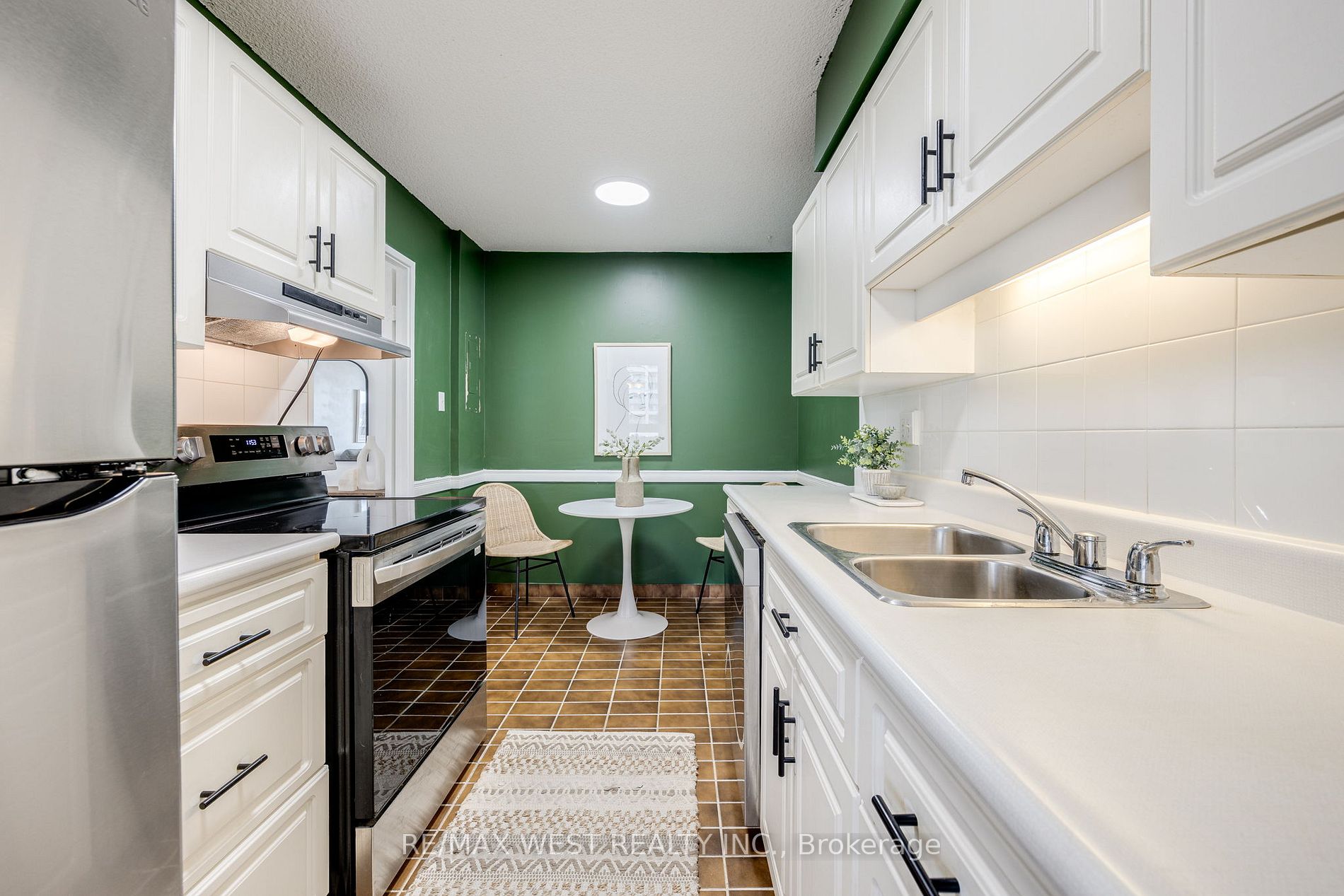 1210 Radom Street, #910
