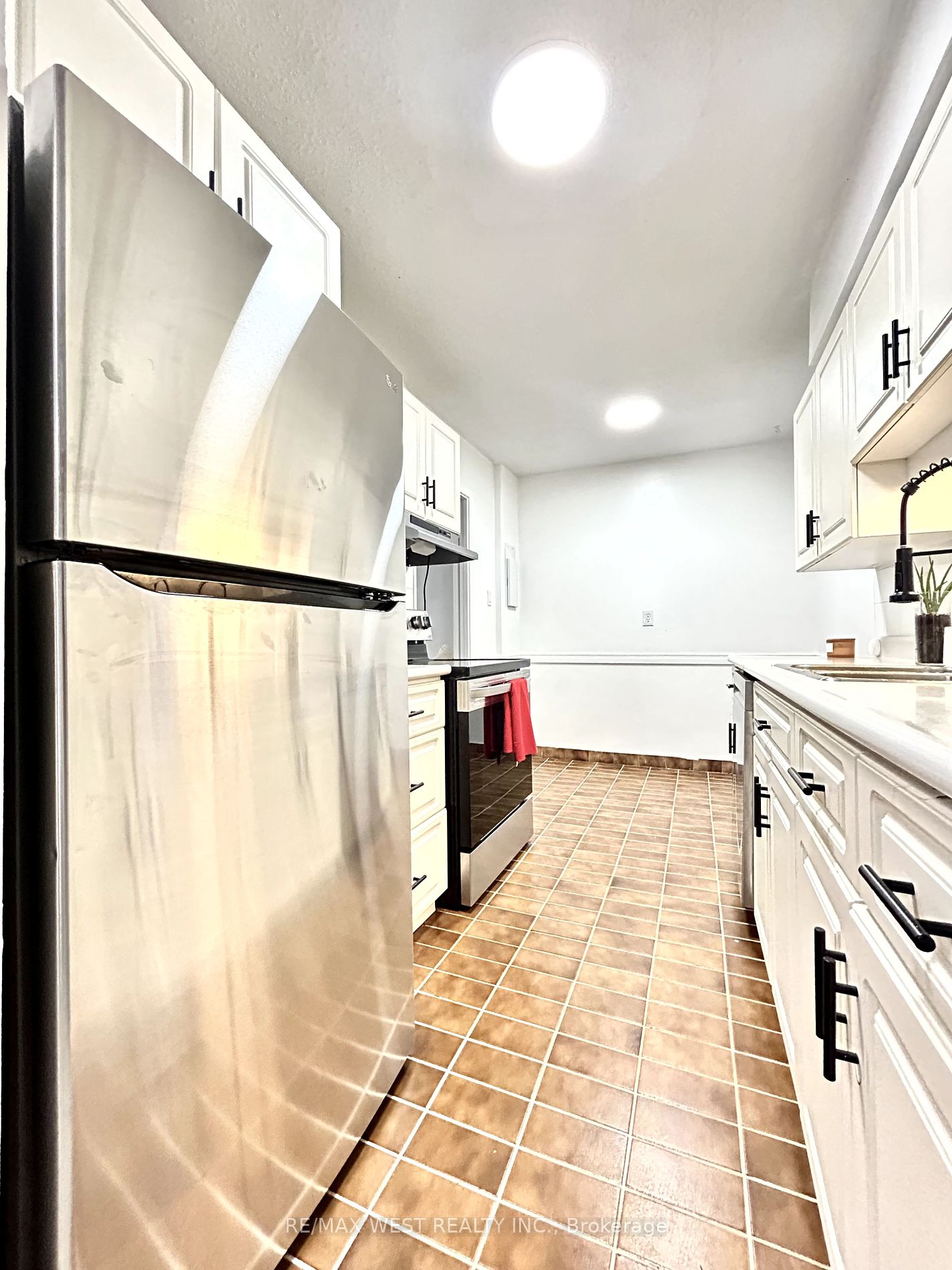 1210 Radom Street, #910