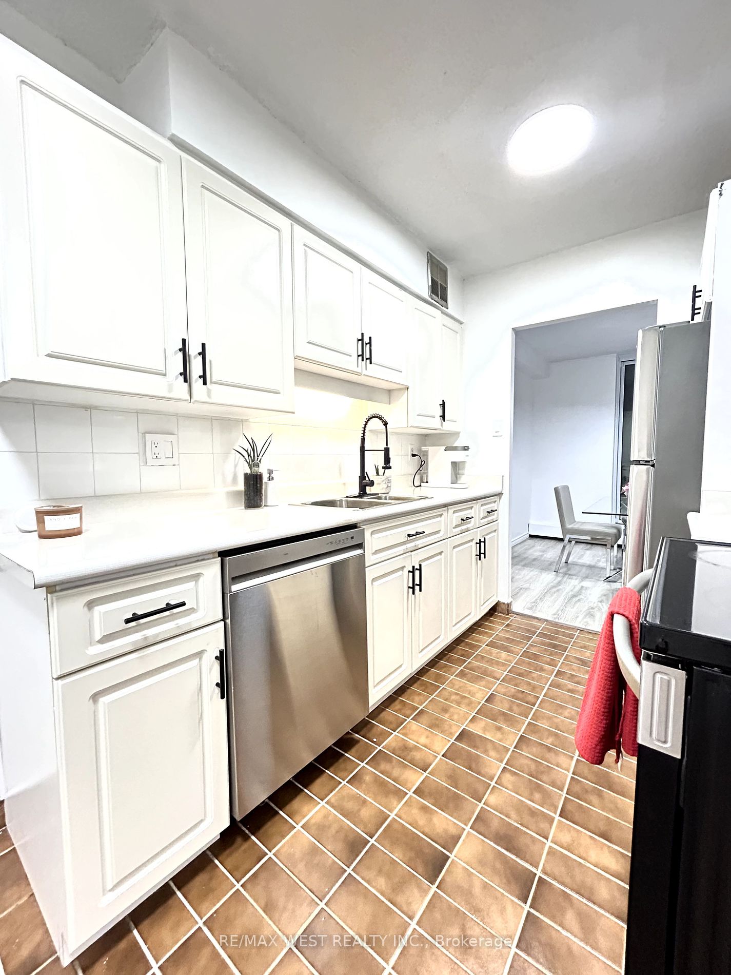 1210 Radom Street, #910