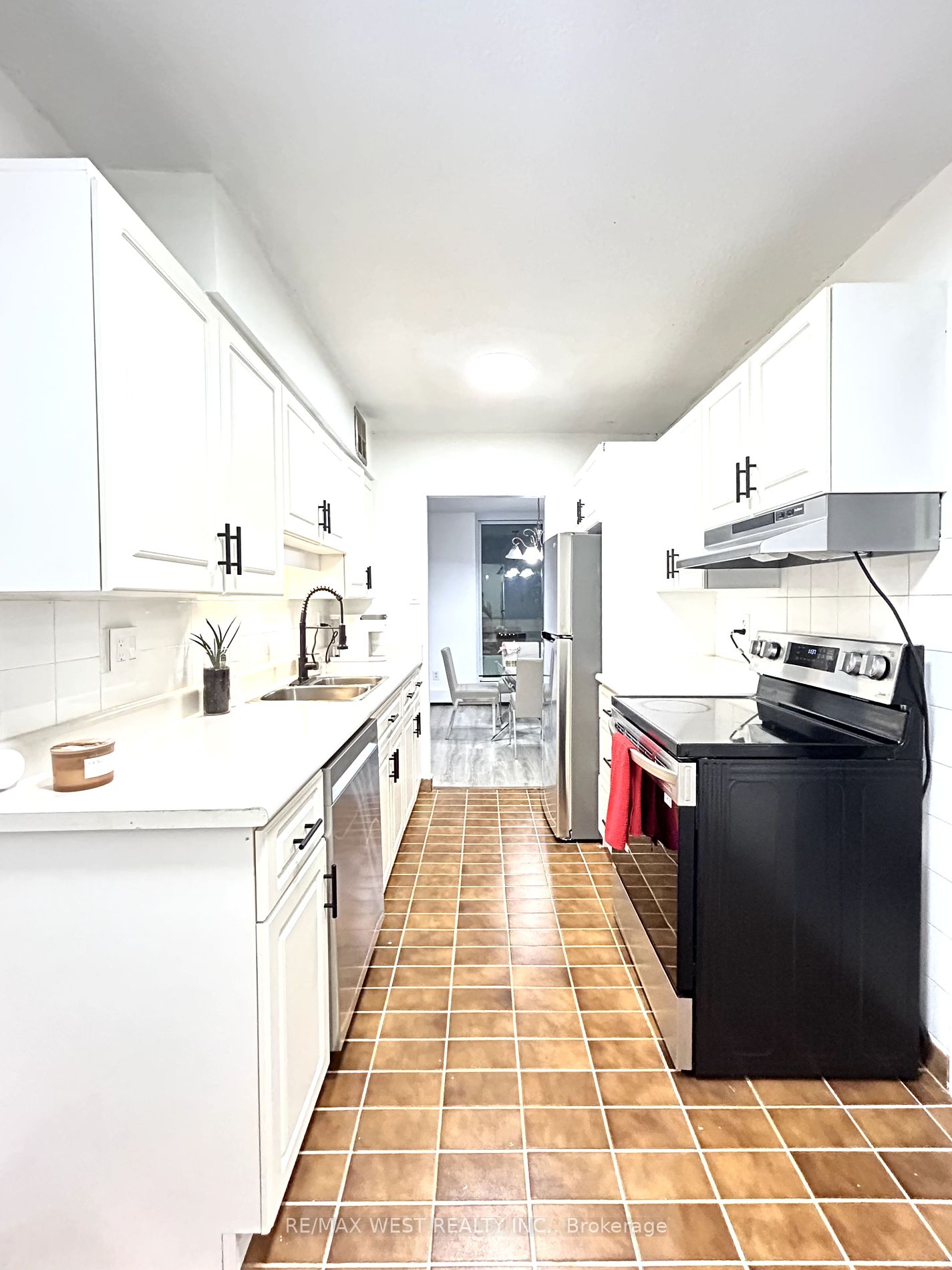 1210 Radom Street, #910