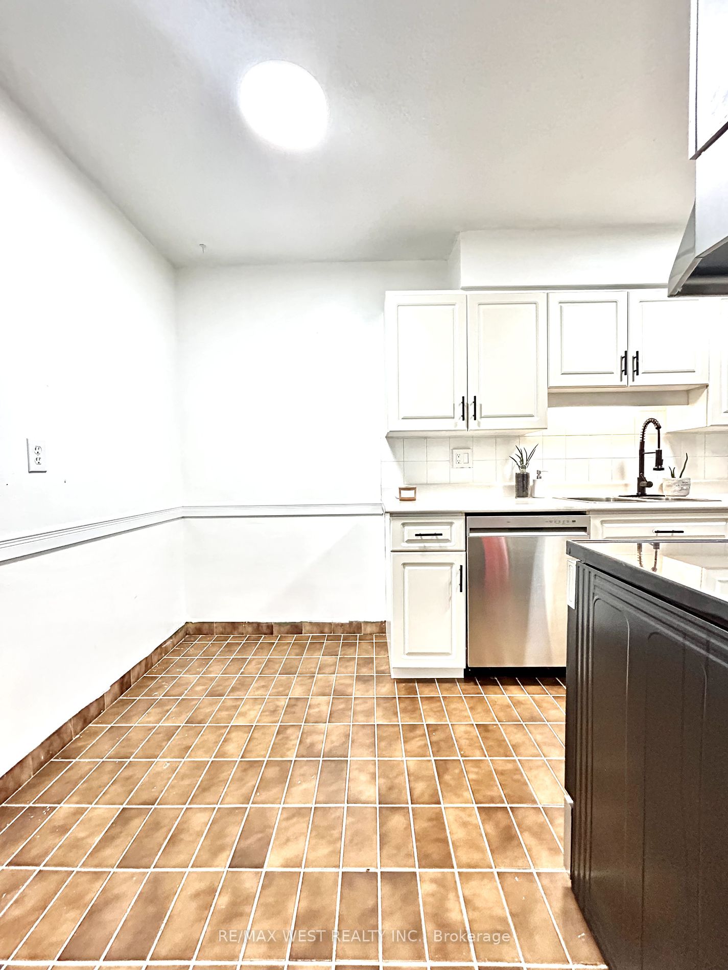 1210 Radom Street, #910