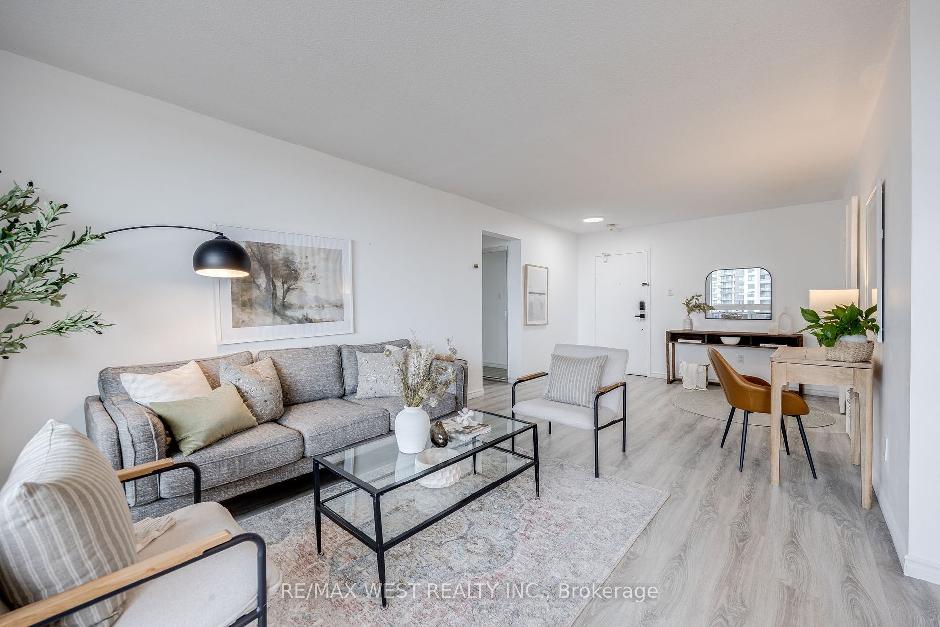 1210 Radom Street, #910