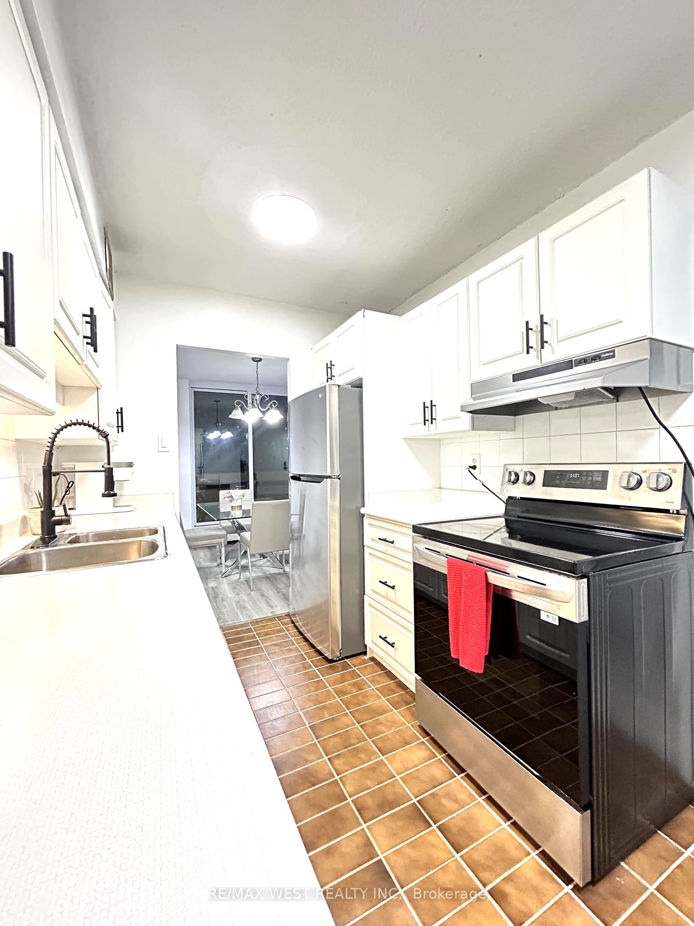 1210 Radom Street, #910