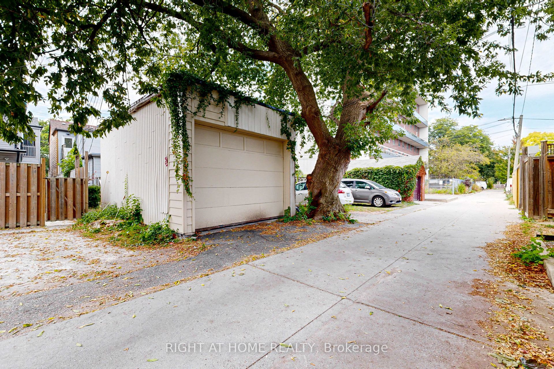 1055 Woodbine Avenue