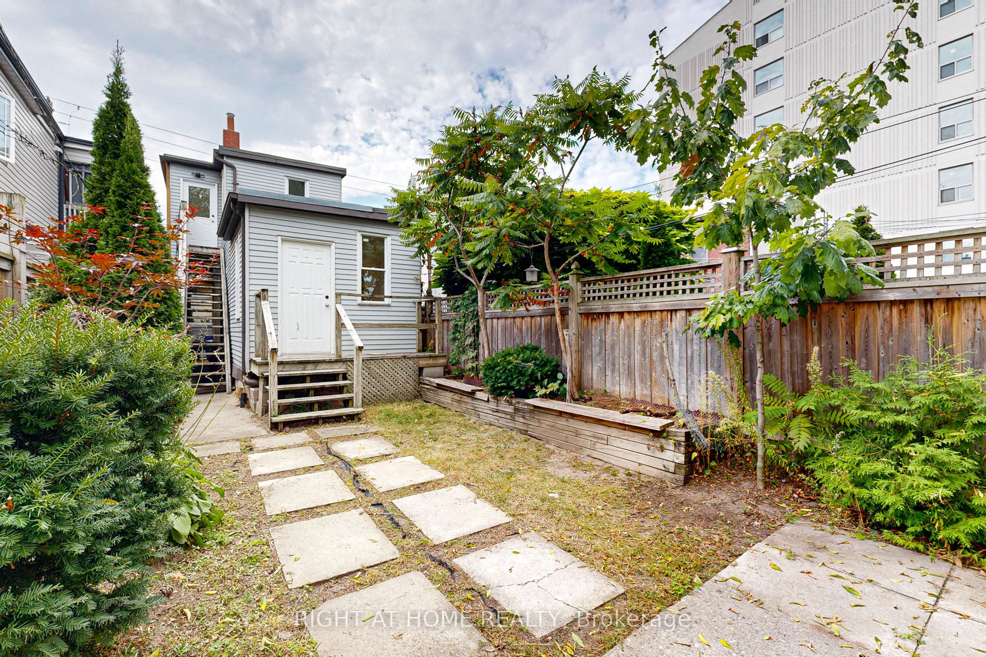 1055 Woodbine Avenue