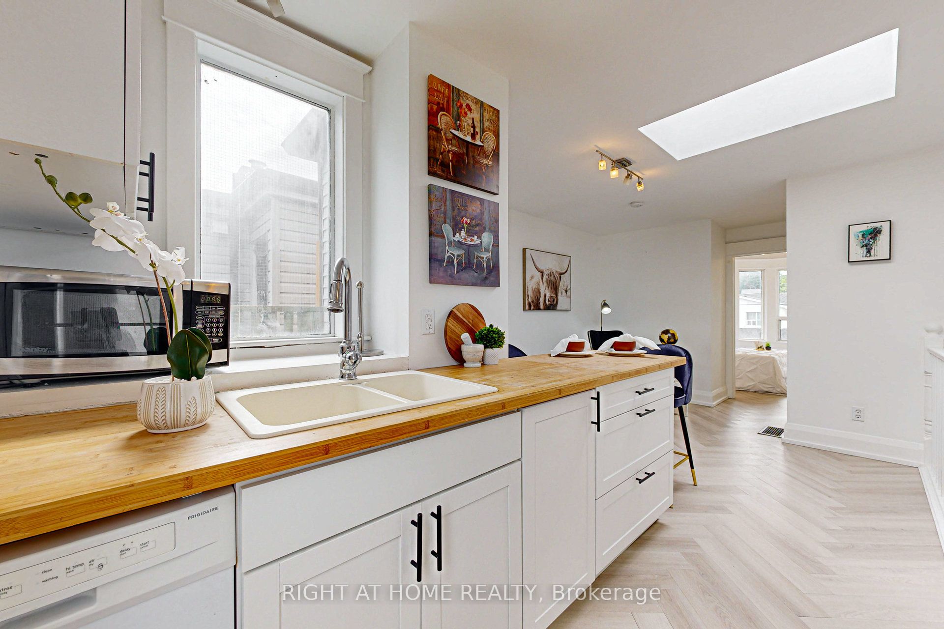 1055 Woodbine Avenue