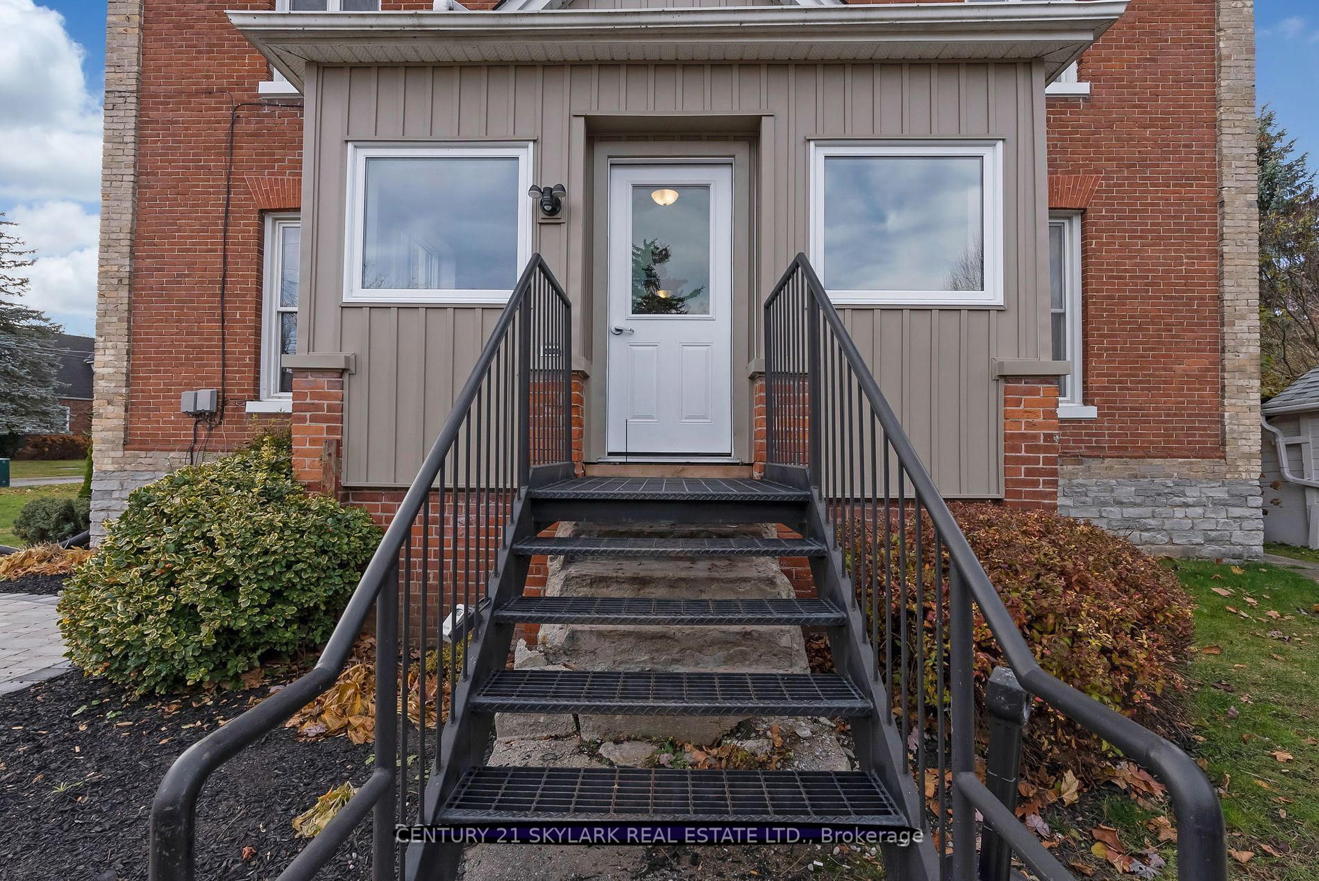 8 Wellington Street #3