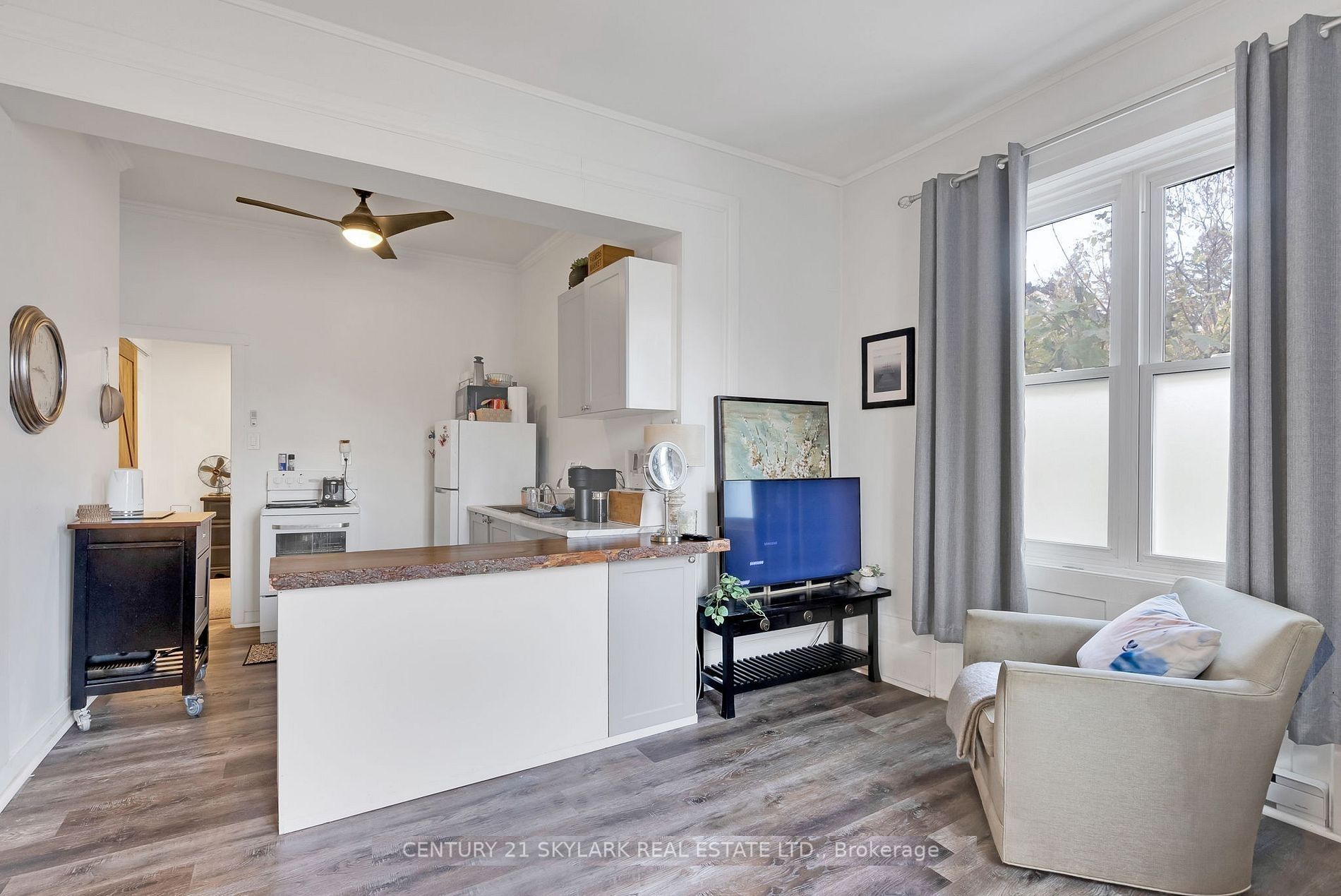 8 Wellington Street #3