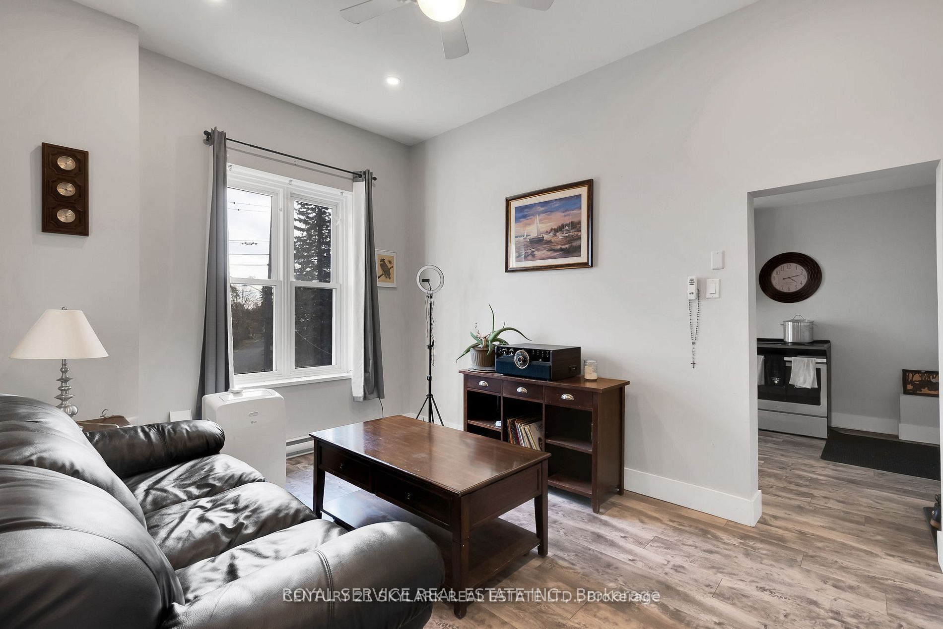 8 Wellington Street #3