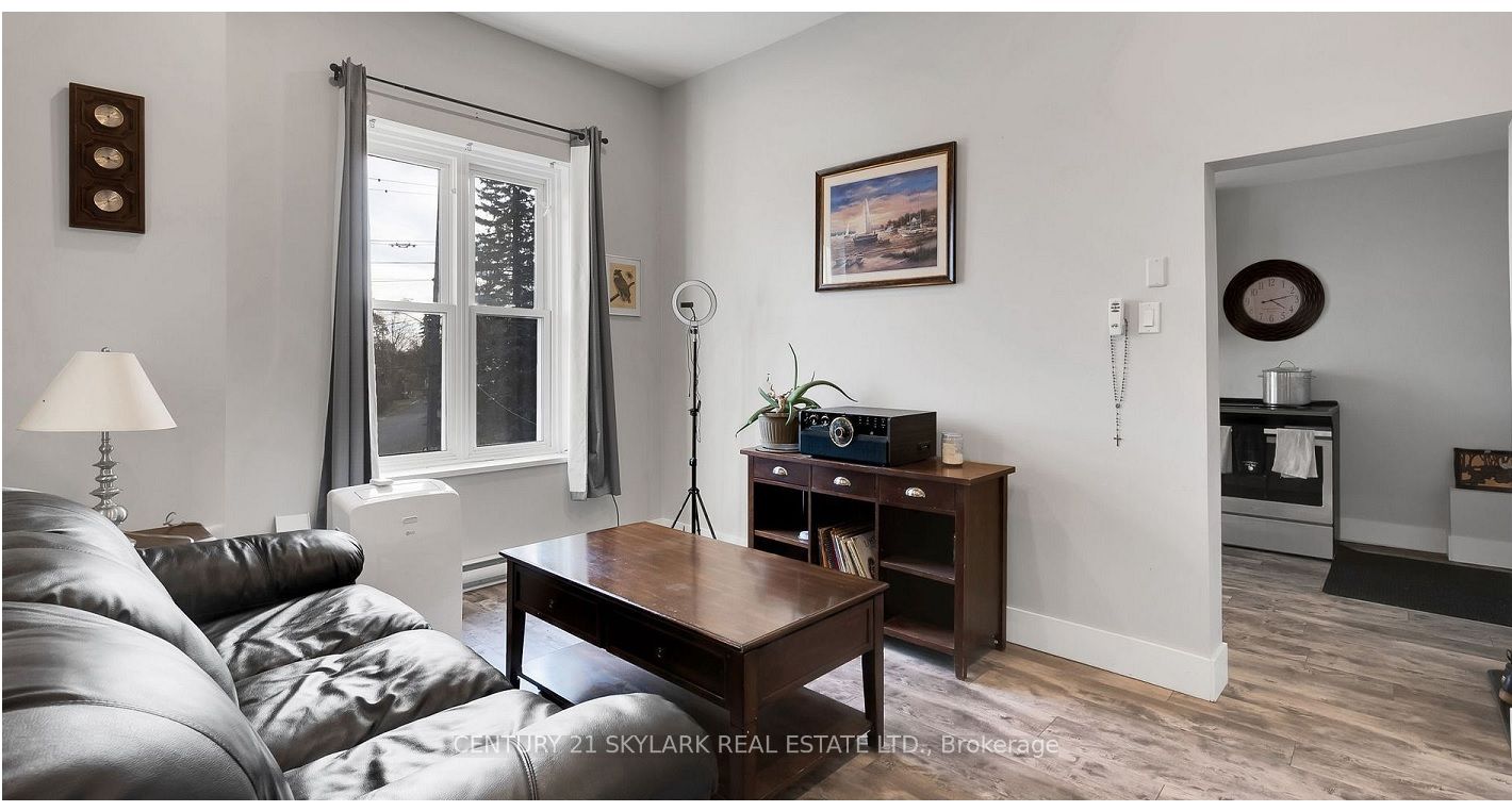 8 Wellington Street #3