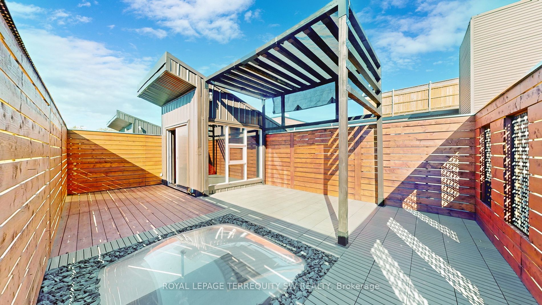 326 Carlaw Avenue #124