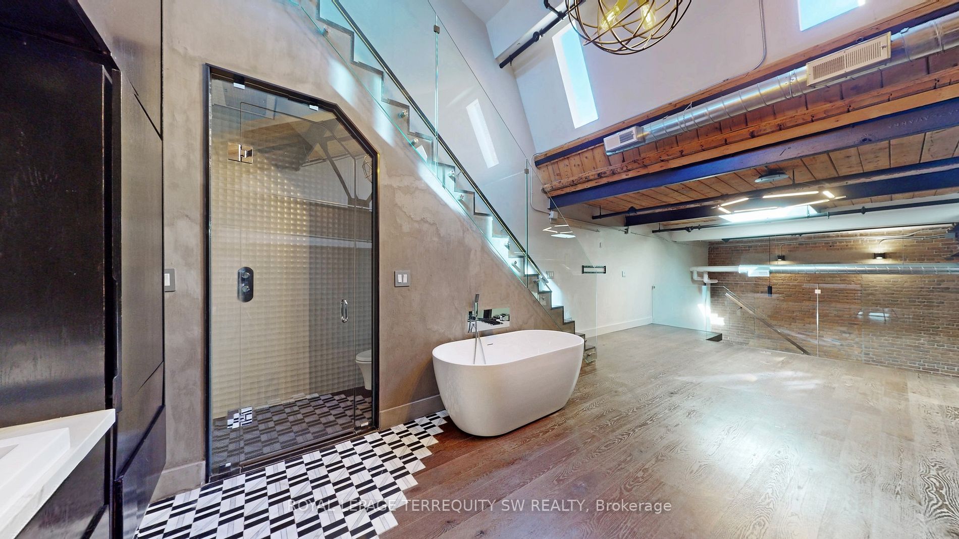 326 Carlaw Avenue #124