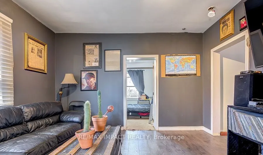 137 Elgin Street E