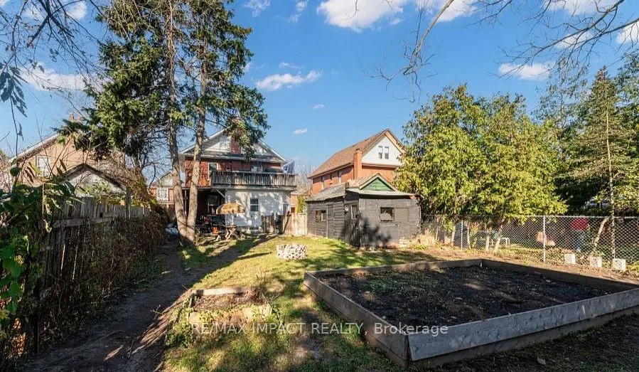 137 Elgin Street E