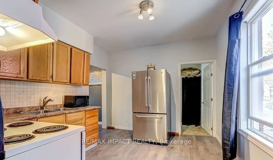 137 Elgin Street E