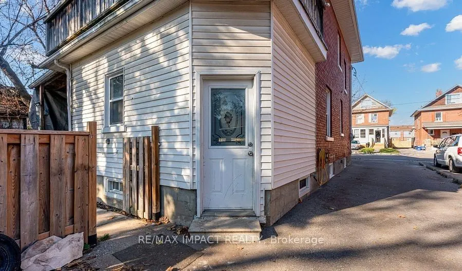 137 Elgin Street E