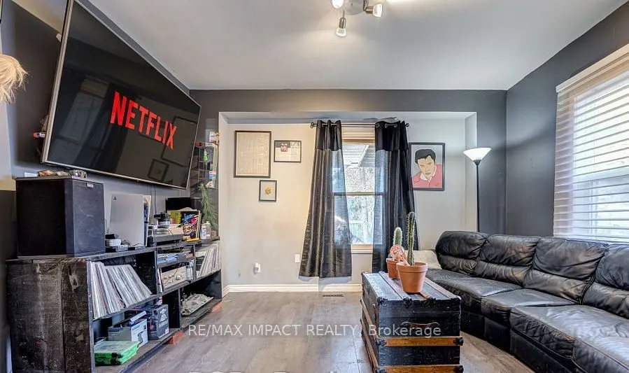 137 Elgin Street E
