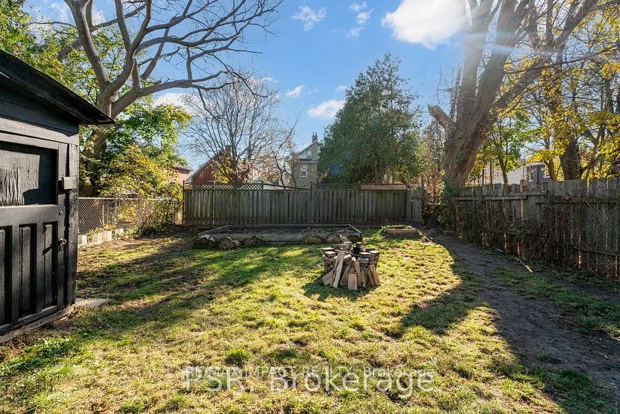 137 Elgin Street E