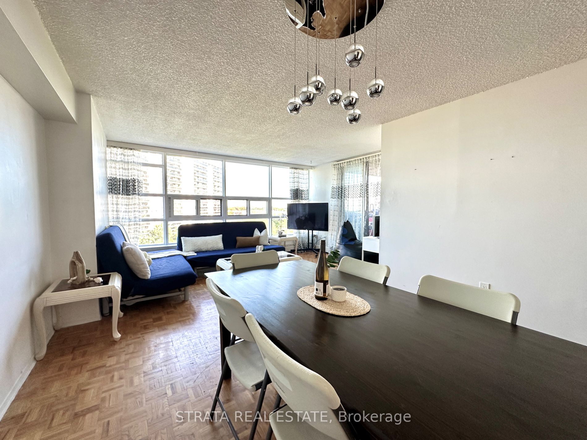 3380 Eglinton Avenue E, #906