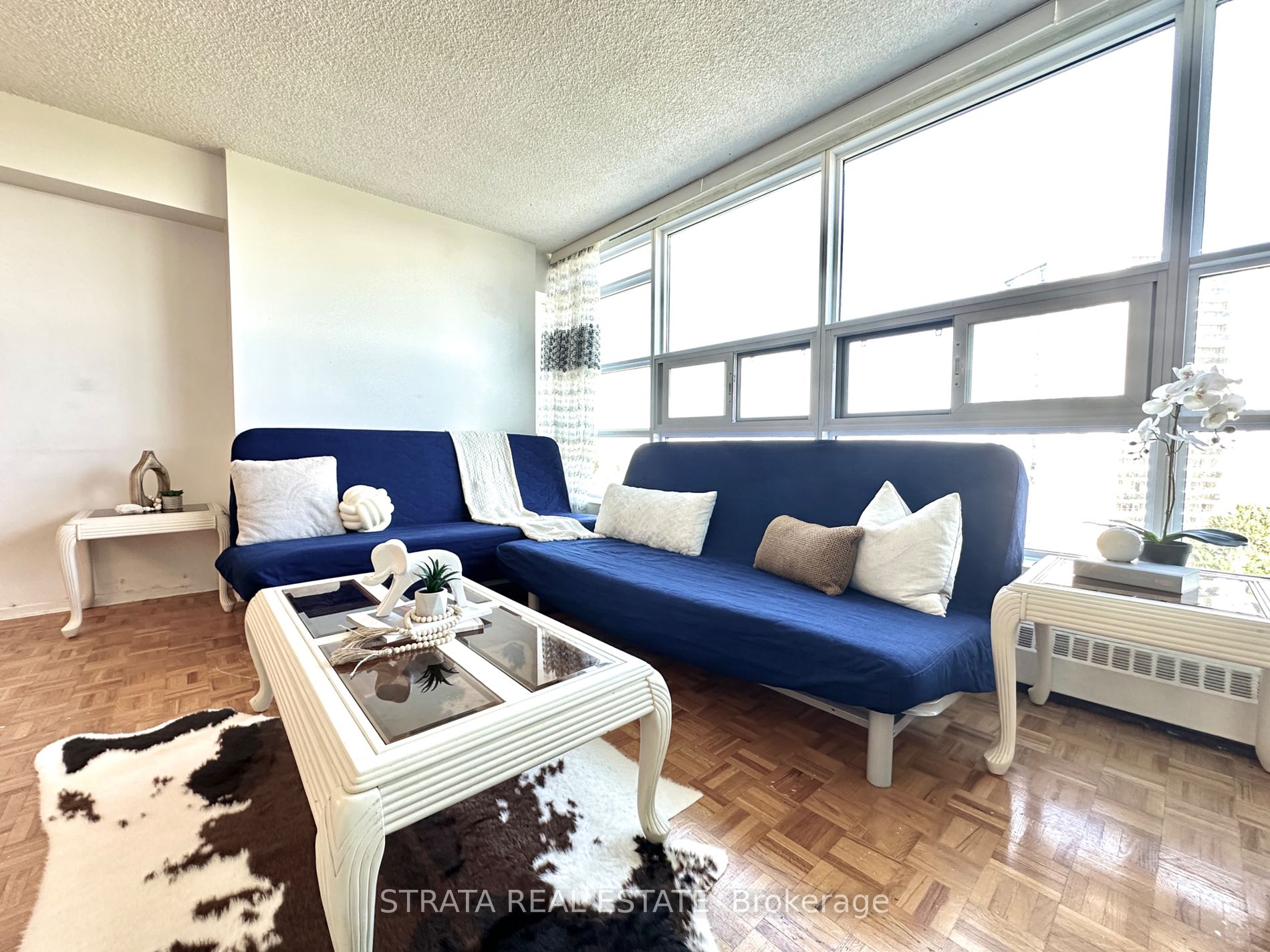 3380 Eglinton Avenue E, #906