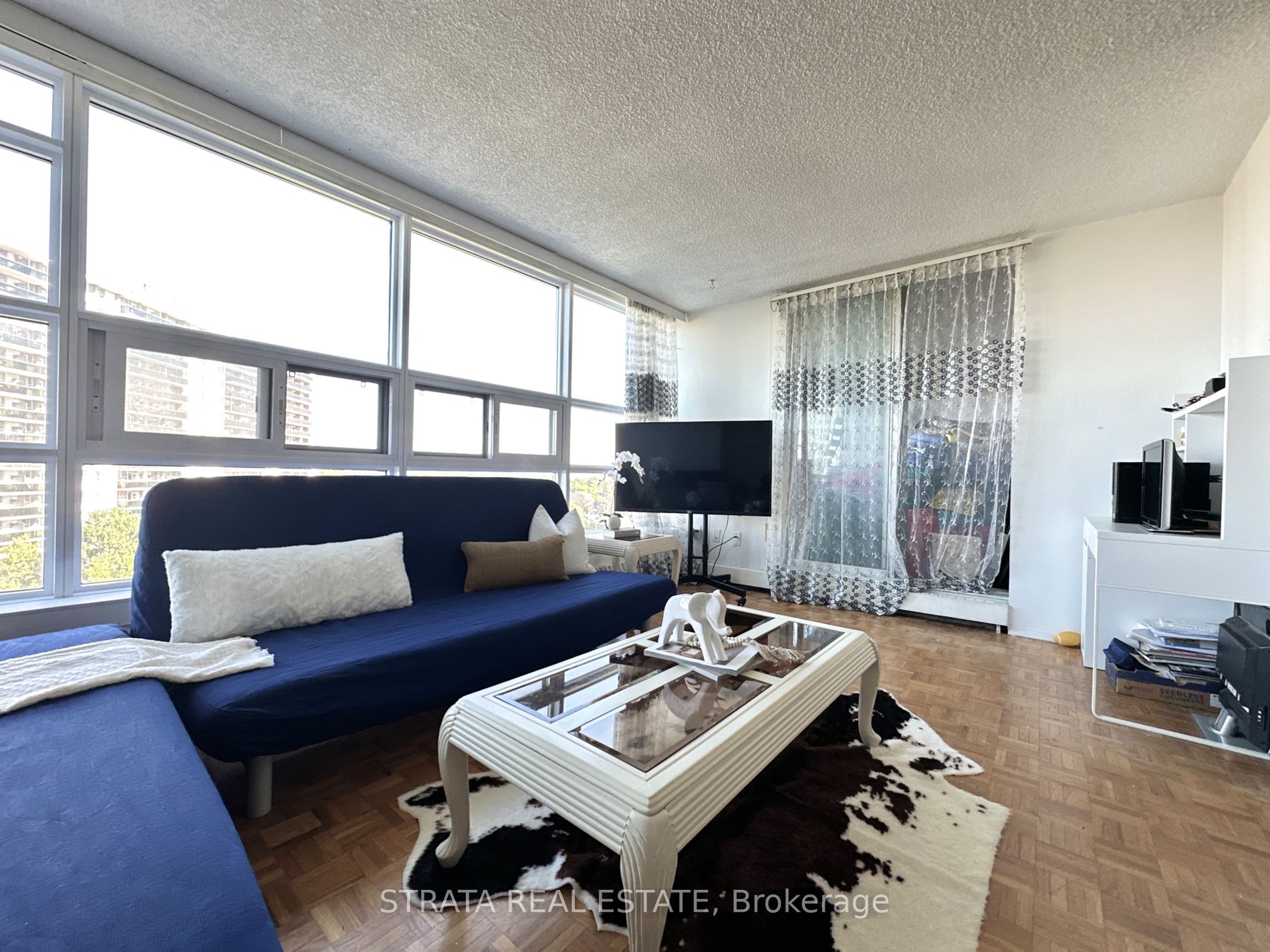3380 Eglinton Avenue E, #906