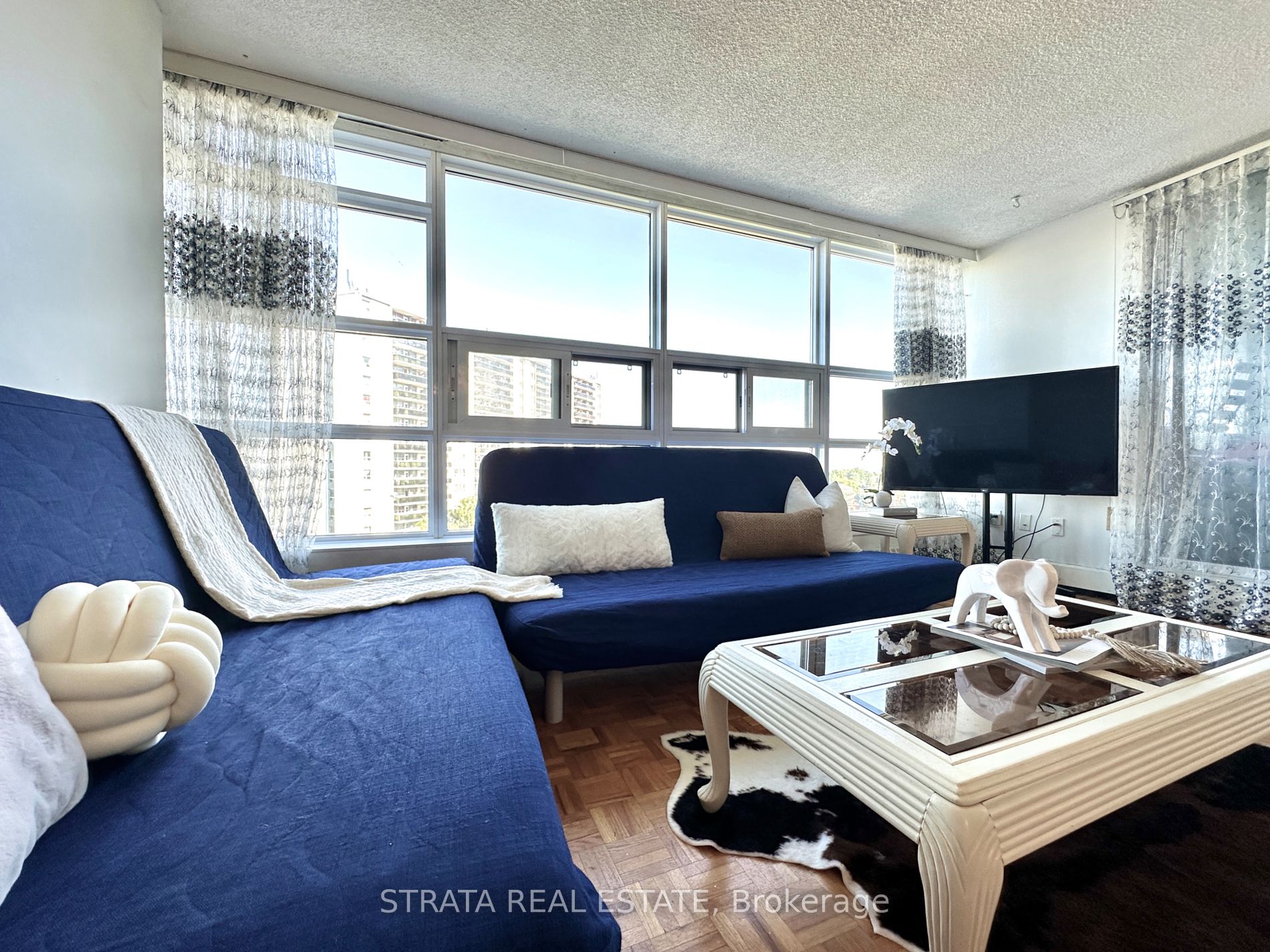 3380 Eglinton Avenue E, #906