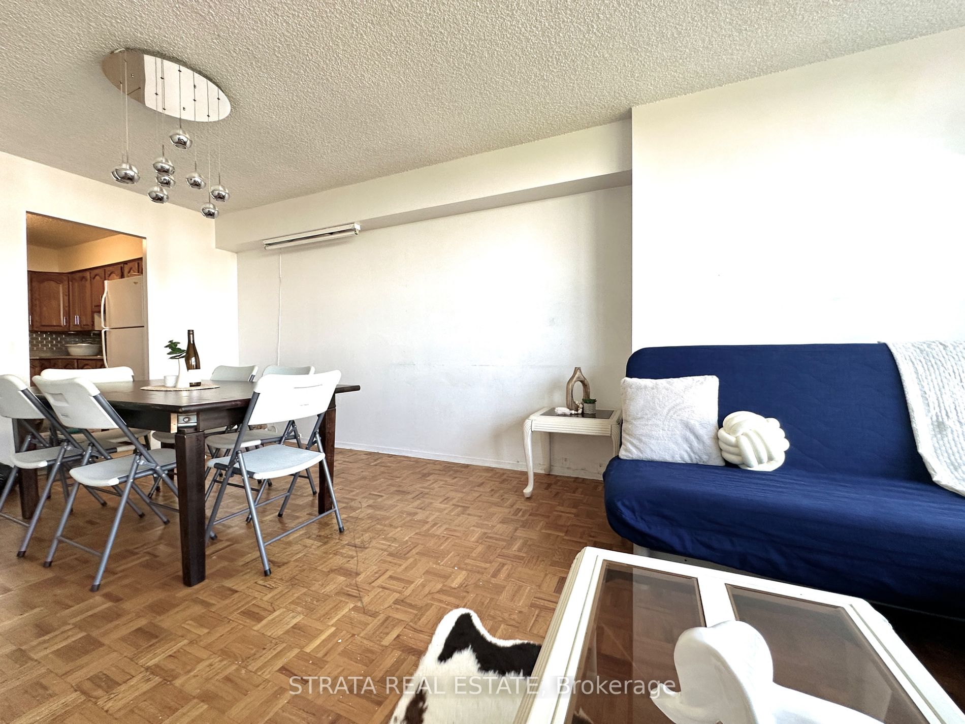 3380 Eglinton Avenue E, #906
