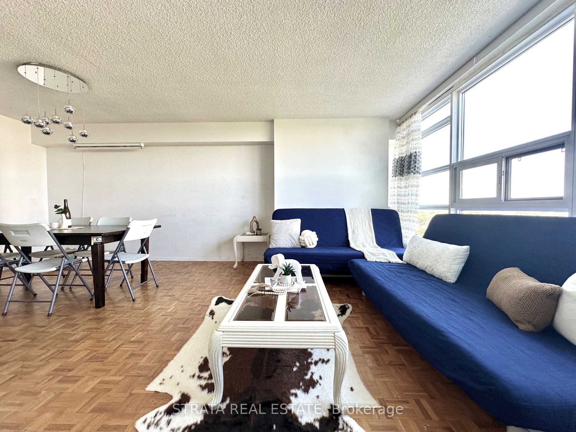 3380 Eglinton Avenue E, #906