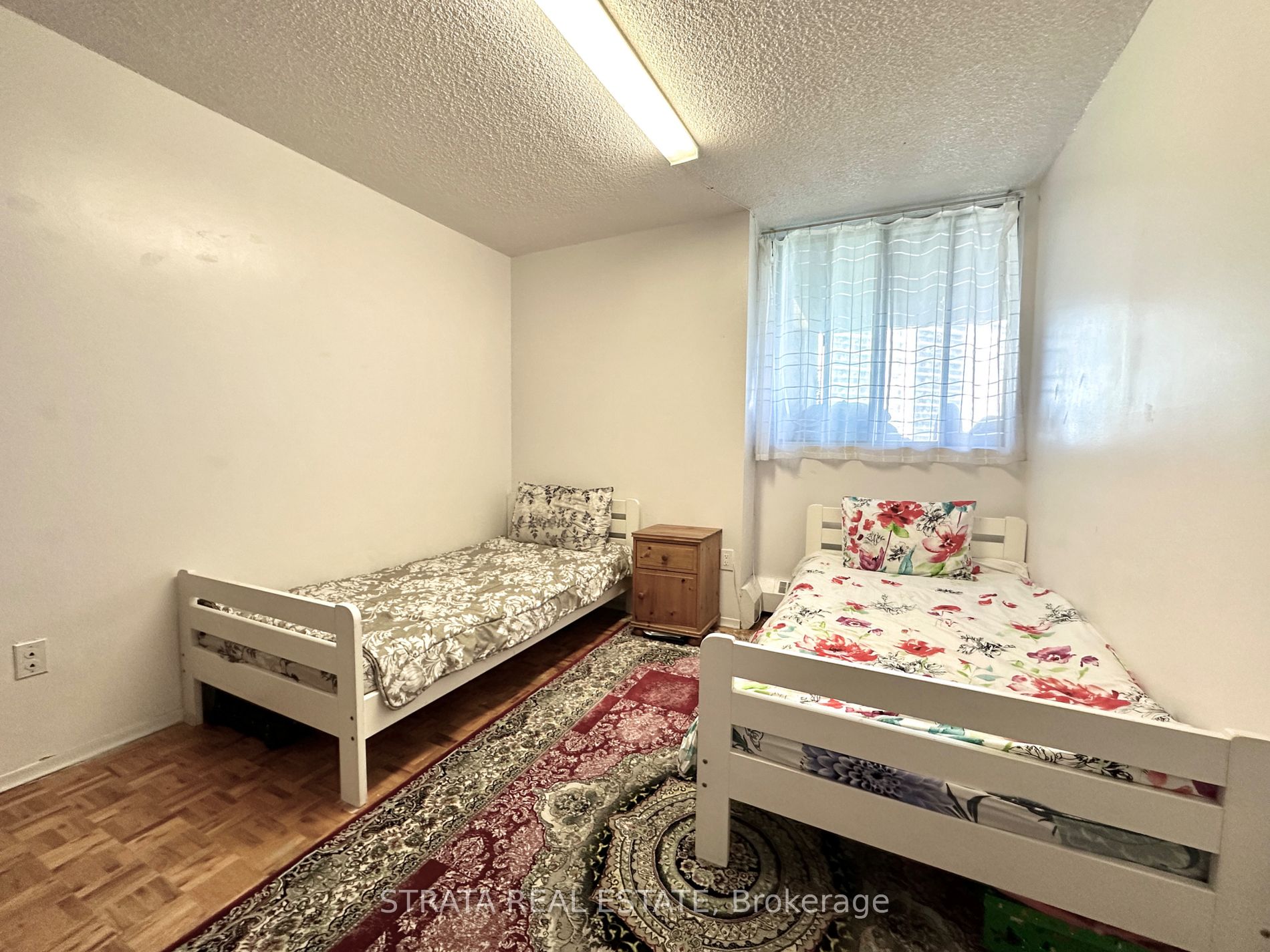 3380 Eglinton Avenue E, #906