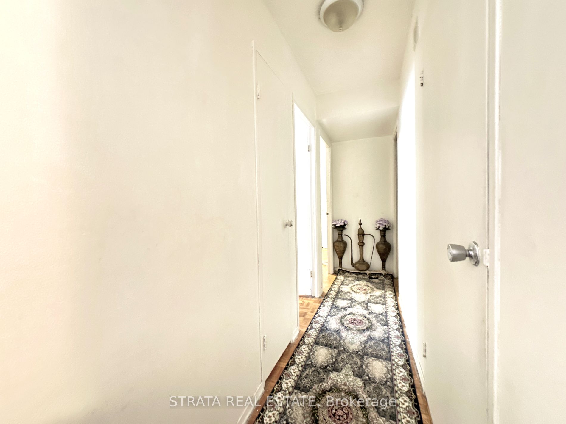 3380 Eglinton Avenue E, #906