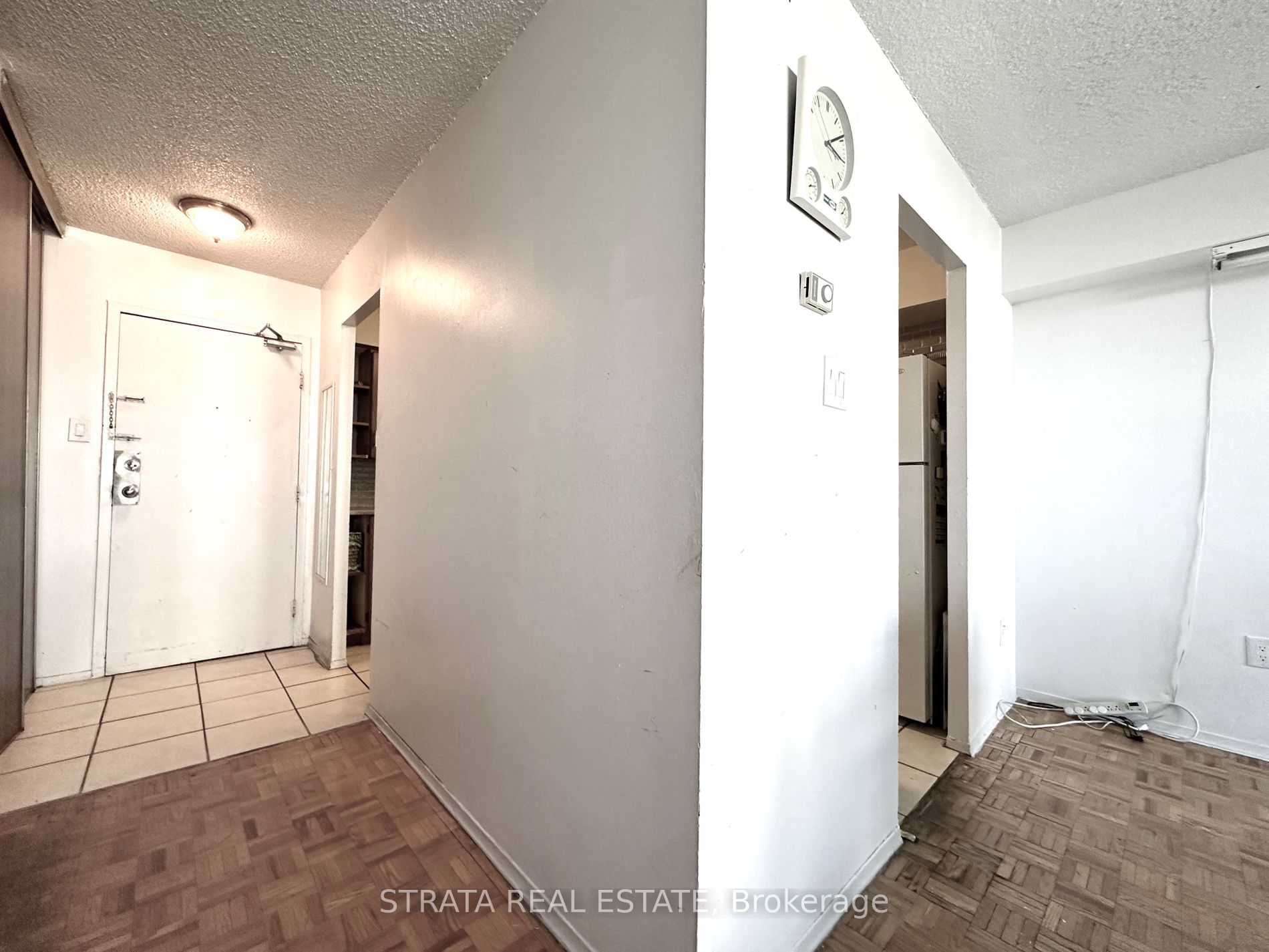 3380 Eglinton Avenue E, #906