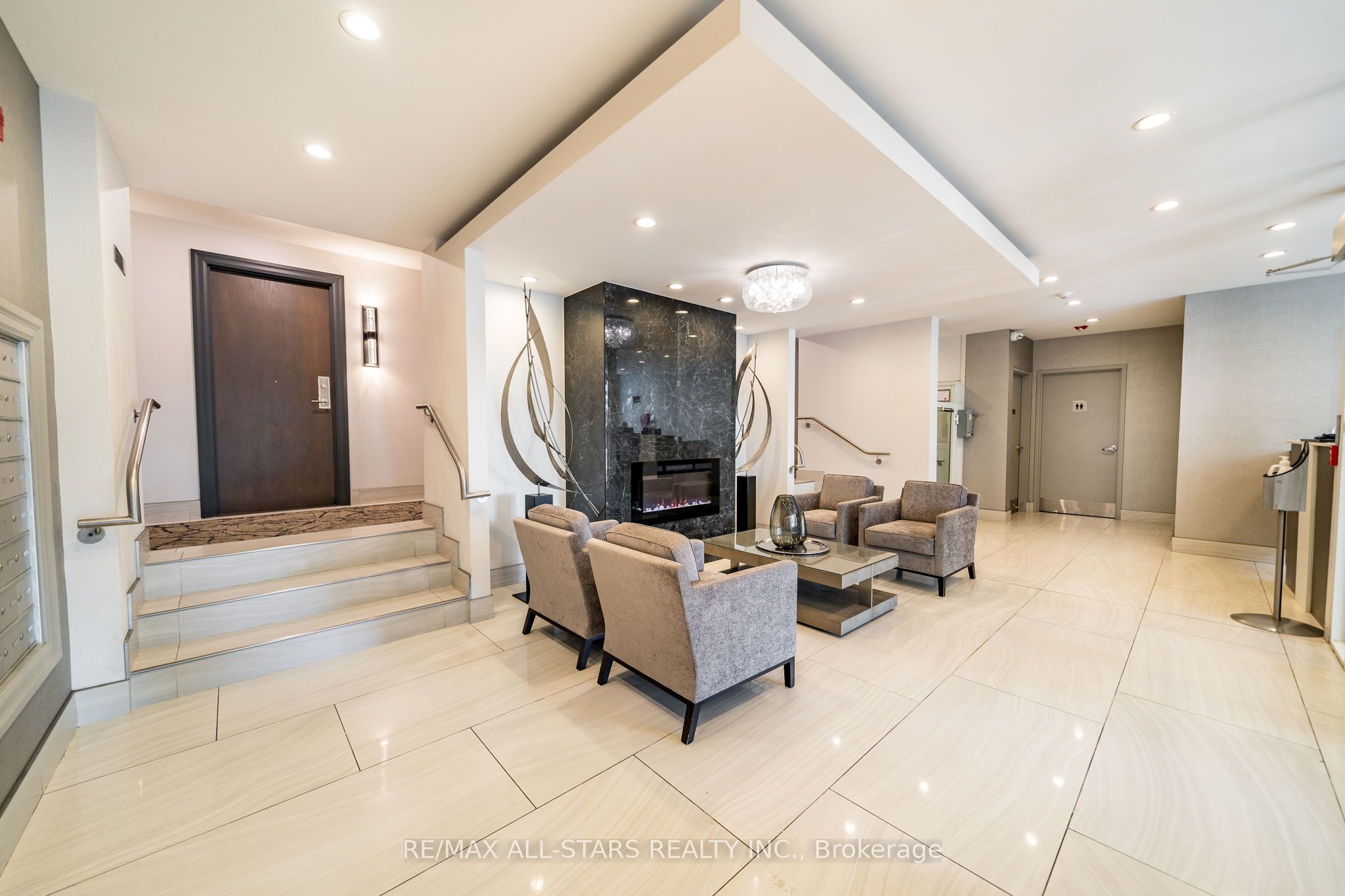 340 Watson Street W, #106